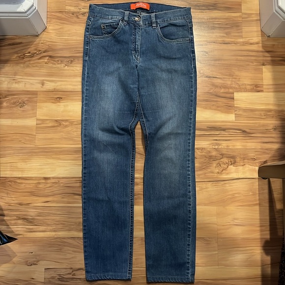 Sensational Jeans by Zerres. Stretch, straight leg - Picture 3 of 8